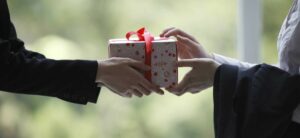 Lire la suite à propos de l’article Quelle fiscalité pour les cadeaux d’affaires en 2024 ?