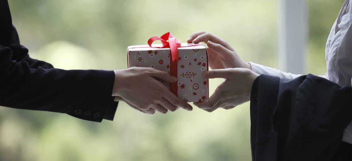 Lire la suite à propos de l’article Quelle fiscalité pour les cadeaux d’affaires en 2024 ?
