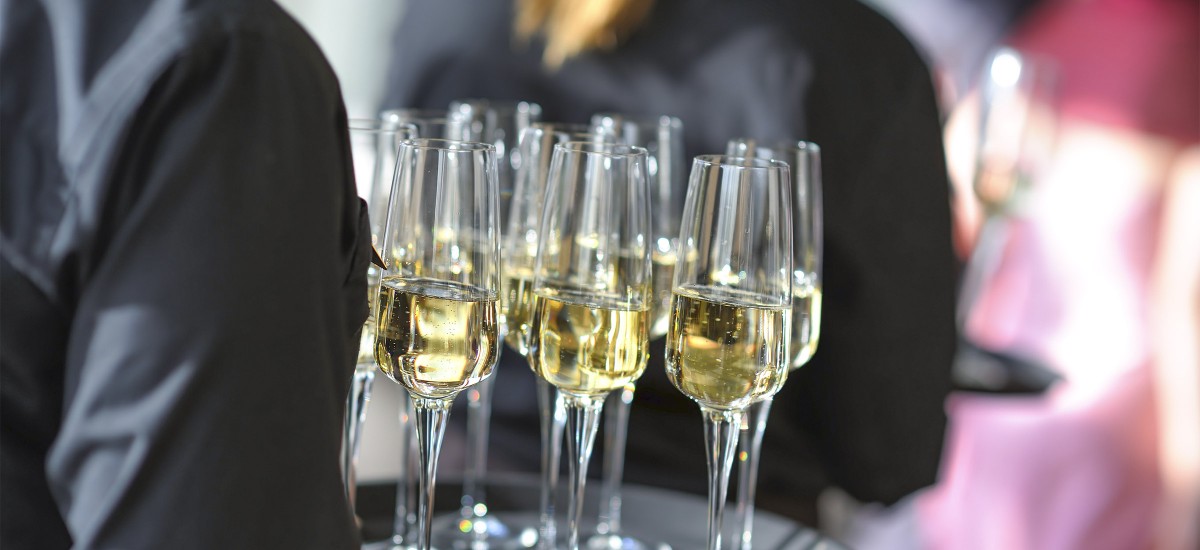 You are currently viewing Alcool sur le lieu de travail : que dit la loi ?